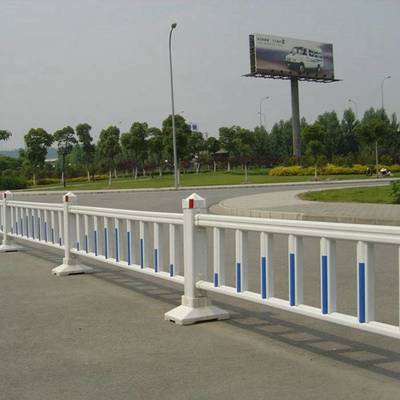 PVC塑钢护栏的多功能应用与视觉展示