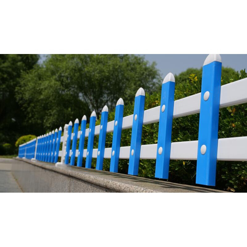 塑钢PVC草坪护栏 美观实用的户外隔离解决方案