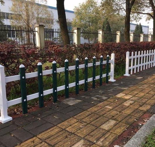 深圳pvc护栏草坪塑钢护栏彩色围墙栏杆